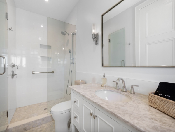 Beachside Four Bedrooms Vacation Home in Anna Maria
